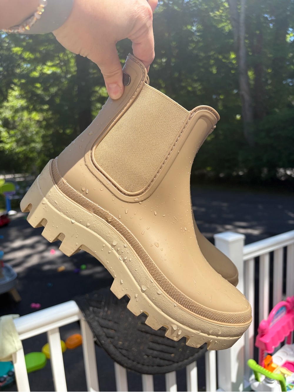 Women's Chelsea Lug Sole Ankle Boot in Tan. Brand igor made in Spain.